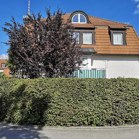 Ruhige, Helle Gartenwohnung, 3 Minuten Zur Bahn, 40 Minuten Zum Oktoberfest, 65 Qm شقة *