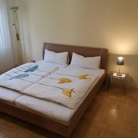 Ruhige, Helle Gartenwohnung, 3 Minuten Zur Bahn, 40 Minuten Zum Oktoberfest, 65 Qm Apartment