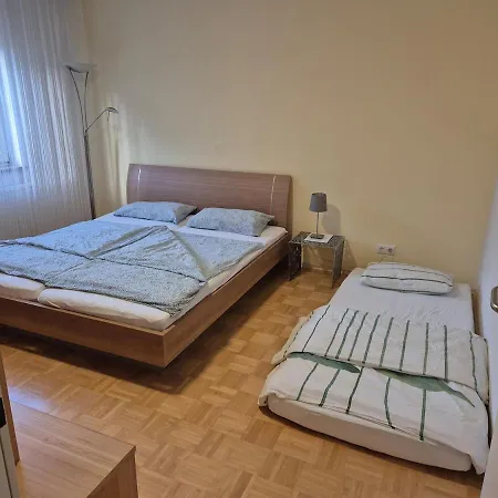 Ruhige, Helle Gartenwohnung, 3 Minuten Zur Bahn, 40 Minuten Zum Oktoberfest, 65 Qm *