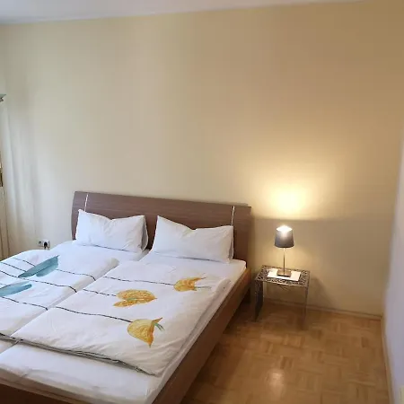 Ruhige, Helle Gartenwohnung, 3 Minuten Zur Bahn, 40 Minuten Zum Oktoberfest, 65 Qm * ماركت شفابن