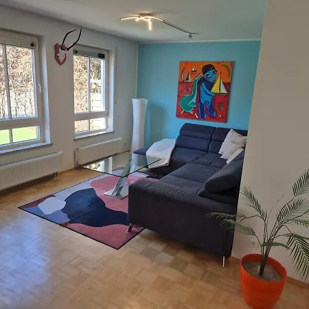 Ruhige, Helle Gartenwohnung, 3 Minuten Zur Bahn, 40 Minuten Zum Oktoberfest, 65 Qm Apartment *
