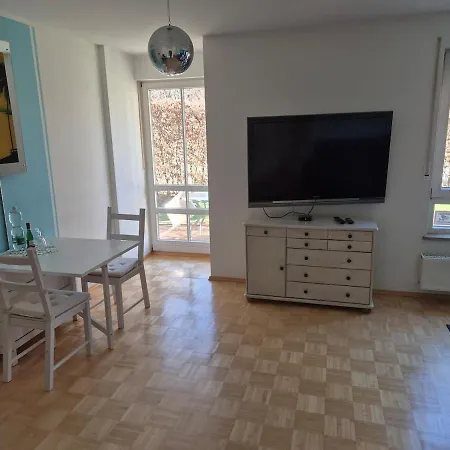 Ruhige, Helle Gartenwohnung, 3 Minuten Zur Bahn, 40 Minuten Zum Oktoberfest, 65 Qm *