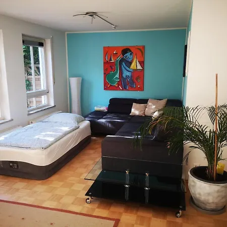 Apartman Ruhige, Helle Gartenwohnung, 3 Minuten Zur Bahn, 40 Minuten Zum Oktoberfest, 65 Qm *