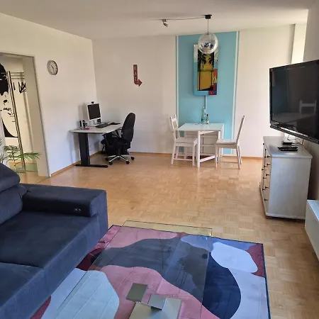 شقة Ruhige, Helle Gartenwohnung, 3 Minuten Zur Bahn, 40 Minuten Zum Oktoberfest, 65 Qm ماركت شفابن