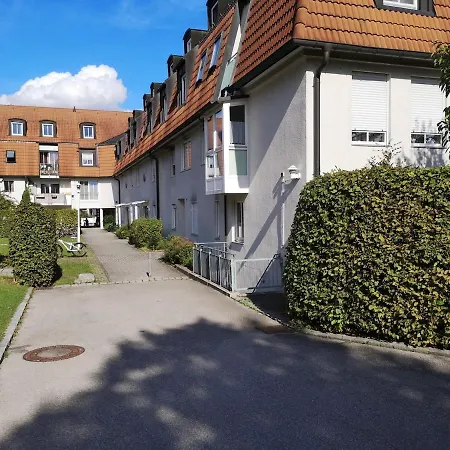 Ruhige, Helle Gartenwohnung, 3 Minuten Zur Bahn, 40 Minuten Zum Oktoberfest, 65 Qm Apartman *