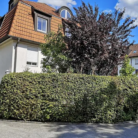 Ruhige, Helle Gartenwohnung, 3 Minuten Zur Bahn, 40 Minuten Zum Oktoberfest, 65 Qm *